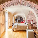 Hotel Relais Palazzo Paleologi Sec.xiv Lu (Piedmont)