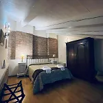 Relais Palazzo Paleologi Sec.xiv 4* Lu (Piedmont)