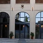 Hotel Relais Palazzo Paleologi Sec.xiv Lu (Piedmont)