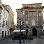 Relais Palazzo Paleologi Sec.xiv Lu (Piedmont)