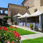 Hotel Relais Palazzo Paleologi Sec.xiv Lu (Piedmont)