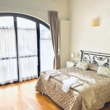 Hotel Relais Palazzo Paleologi Sec.xiv Lu (Piedmont)
