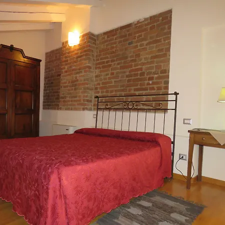 Relais Palazzo Paleologi Sec.xiv 3* Lu (Piedmont)