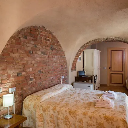 Relais Palazzo Paleologi Sec.xiv Hotel