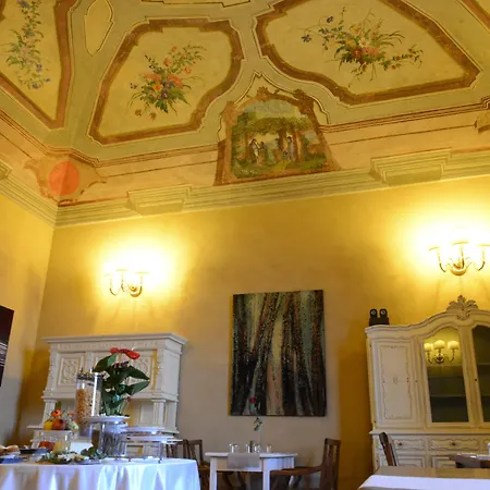 Hotel Relais Palazzo Paleologi Sec.xiv Lu (Piedmont)