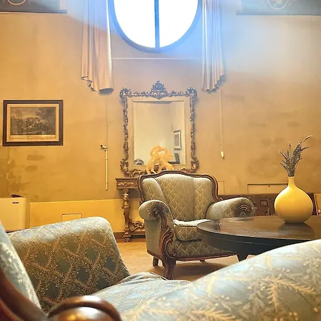 Relais Palazzo Paleologi Sec.xiv 3* Lu (Piedmont)