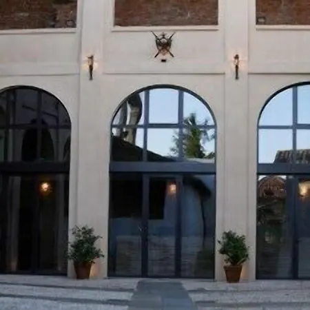 Hotel Relais Palazzo Paleologi Sec.xiv Lu (Piedmont)