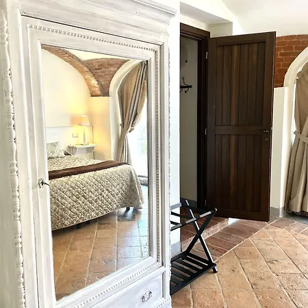 Relais Palazzo Paleologi Sec.xiv Hotel Lu (Piedmont)
