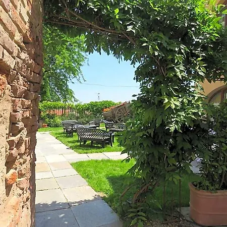 Relais Palazzo Paleologi Sec.xiv 3* Lu (Piedmont)