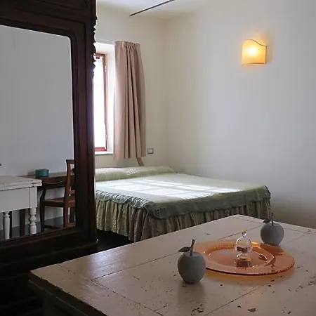 Hotel Relais Palazzo Paleologi Sec.xiv Lu (Piedmont)