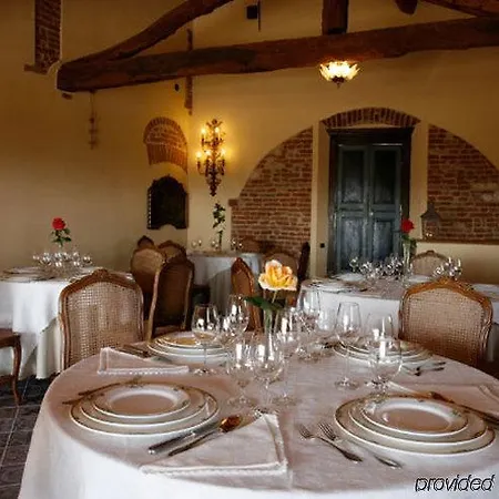 Hotel Relais Palazzo Paleologi Sec.xiv Lu (Piedmont)