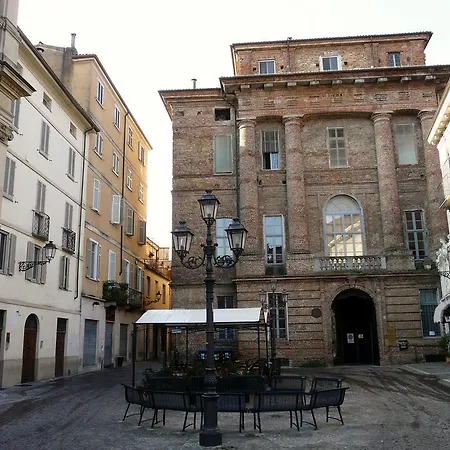 Relais Palazzo Paleologi Sec.xiv Lu (Piedmont)