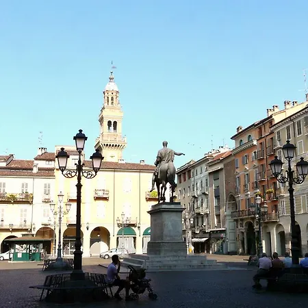 Hotel Relais Palazzo Paleologi Sec.xiv Lu (Piedmont)