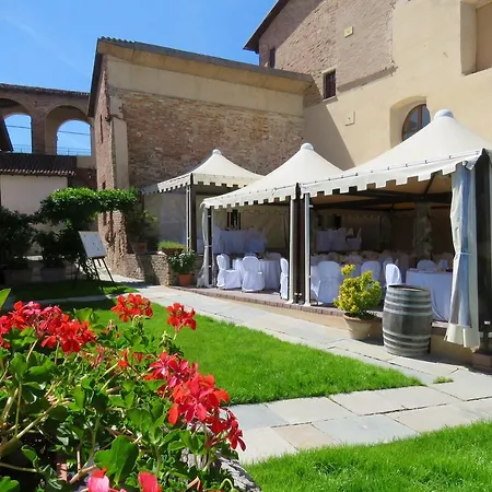 Hotel Relais Palazzo Paleologi Sec.xiv Lu (Piedmont)