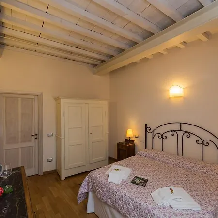 Relais Palazzo Paleologi Sec.xiv 4* Lu (Piedmont)