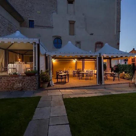 Hotel Relais Palazzo Paleologi Sec.xiv Lu (Piedmont)