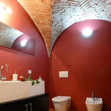 Relais Palazzo Paleologi Sec.xiv Lu (Piedmont)