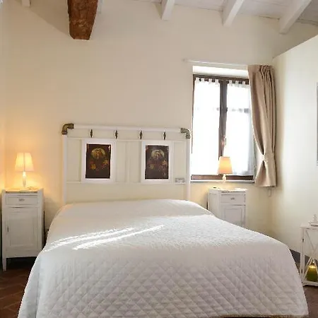 Relais Palazzo Paleologi Sec.xiv Hotel Lu (Piedmont)